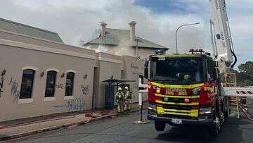 Flames engulf historic Adelaide pub, prompts toxic smoke warning