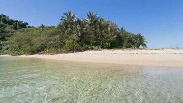 'Pristine' private island for sale off Queensland coast