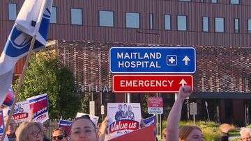 Nurses rally across NSW during stalemate negotiations with the premier