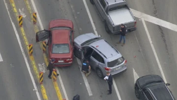 Five arrested after police pursuit ends in multi-car crash in Melbourne's north-east