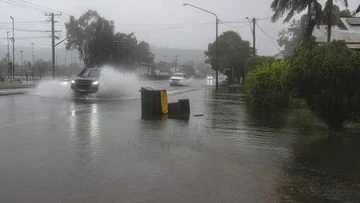 Lismore watching crucial levee anxiously as rivers rise