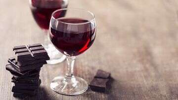 Red wine, dark chocolate can lower dementia risk, study finds