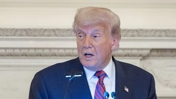 Trump threatens deal with Commanders if they don't change back to 'Redskins'