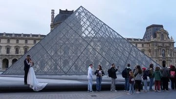 Louvre boss admits failure after jewel heist, says she offered to resign