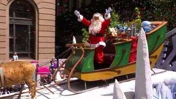 Santa Claus receives warm welcome in Adelaide for Christmas Pageant