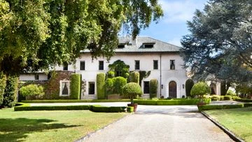 Elon Musk selling his last remaining house, a century-old mansion