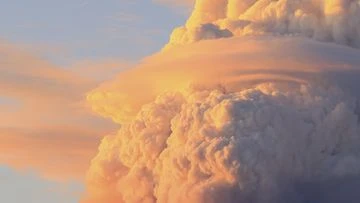 'Fire clouds' over US wildfires are creating their own erratic climate