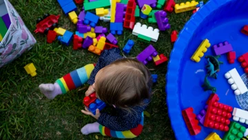 National worker register, mobile ban coming as part of $190m childcare overhaul