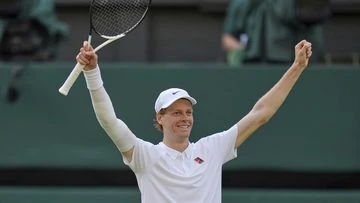 Jannik Sinner defeats Carlos Alcaraz to win first Wimbledon title
