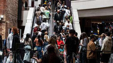 Commuters battle peak-hour chaos after Melbourne train station evacuated