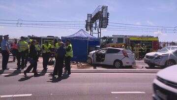 Motorcyclist charged after allegedly driving through Harbour Bridge crash scene