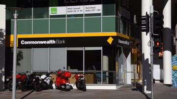 Commonwealth Bank investigates reports of duplicate payments