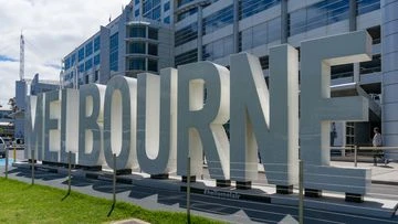 Melbourne man charged after allegedly assaulting woman on flight from LA