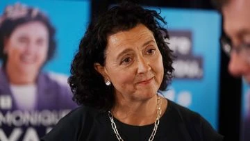 Ryan holds on in Kooyong as flurry of close seats called