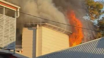 'Screaming': One dead after inferno engulfs Brisbane unit block