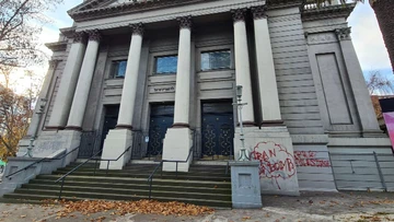 Premier denounces 'disgraceful' vandalism on Melbourne synagogue