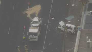 Multi-vehicle collision brings down power pole on Melbourne highway
