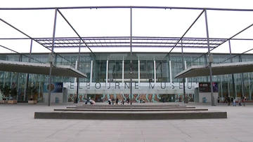 Teenagers hurl anti-Semitic slurs at primary school students during excursion