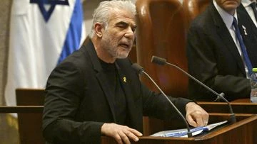 Israel confirms it is arming Hamas rivals in operation labelled 'complete madness'