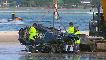 Tech and seatbelt issues factors in fatal Sea World helicopter crash, report finds