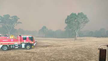 Emergency evacuation warnings issued for several bushfires across Victoria