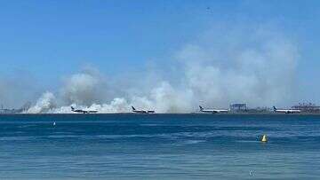 Grass fire breaks out at Sydney Airport following plane takeoff