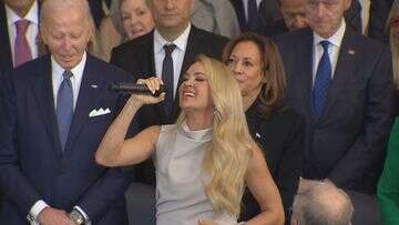 Singer left holding mic in silence at Trump's inauguration