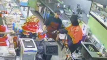 Hunt for bandit behind brazen daylight robbery of Adelaide restaurant