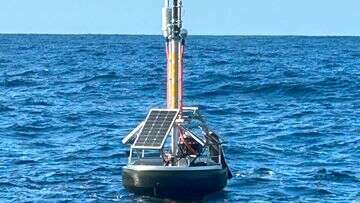 Bizarre 15m-tall floating object off Australian coast is communicating with space