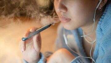 Vaping a gateway to smoking for Aussie teens, study shows