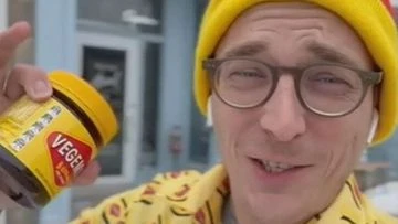 Aussie expat celebrates Canada's Vegemite backflip