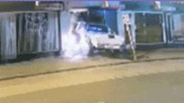 Driver sets himself alight in Perth tobacco store ram raid