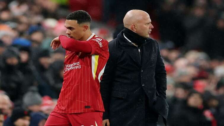 Slot defends Alexander-Arnold after poor performance against Man Utd