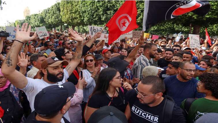 Tunisians resume protests against president ahead of Oct election