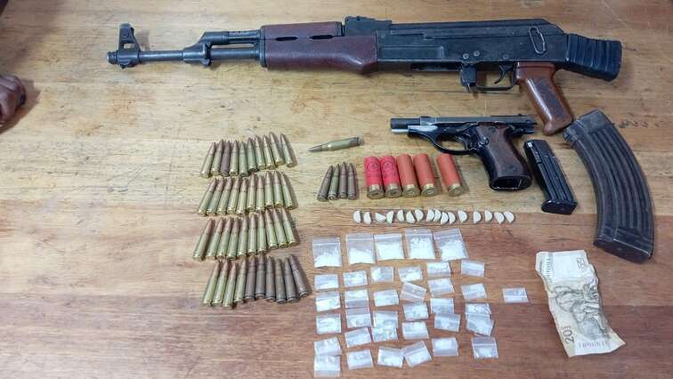 Man arrested for possession of illegal firearms linked to extorsion