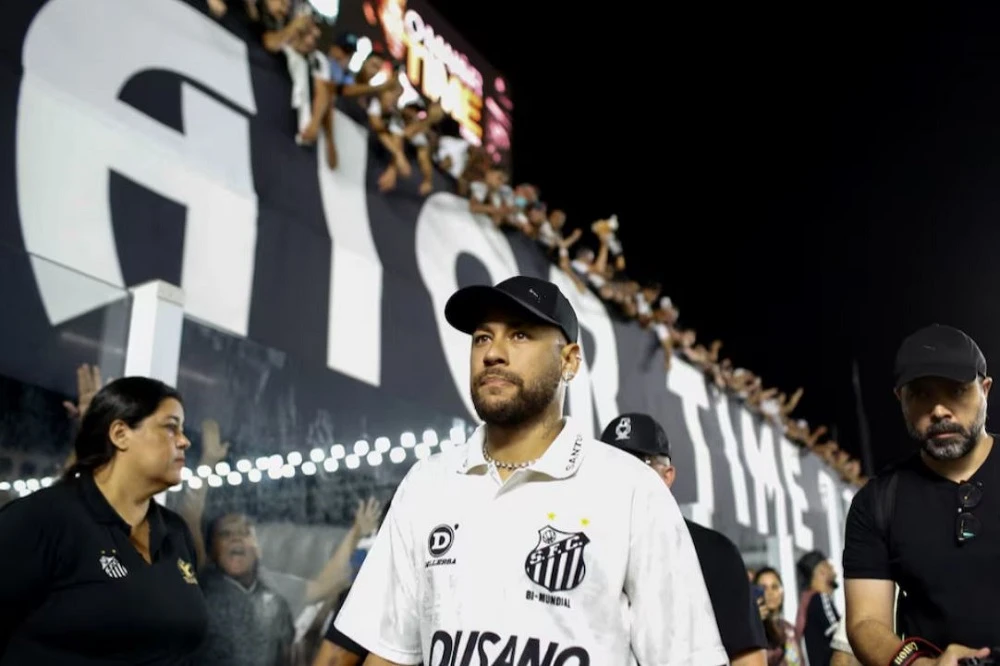 Neymar responds to critics with Santos double