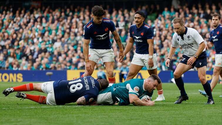 France crush Ireland to move into Six Nations pole position