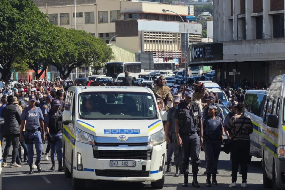 Government warns against vigilantism during immigration protests