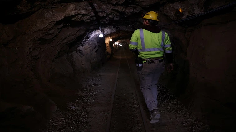 Water pumped from shaft as fears grow for five workers trapped