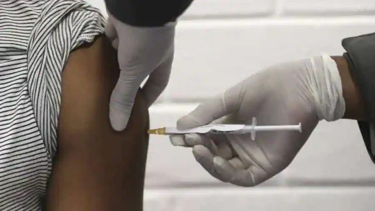 DA wants vaccination centres to operate seven days a week