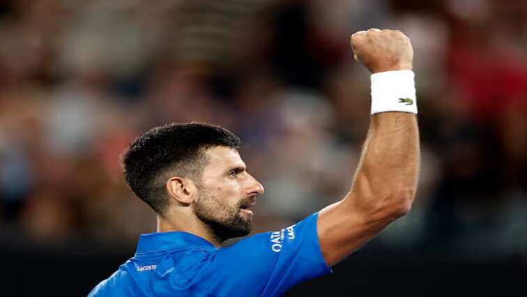 Djokovic reaches Australian Open quarters