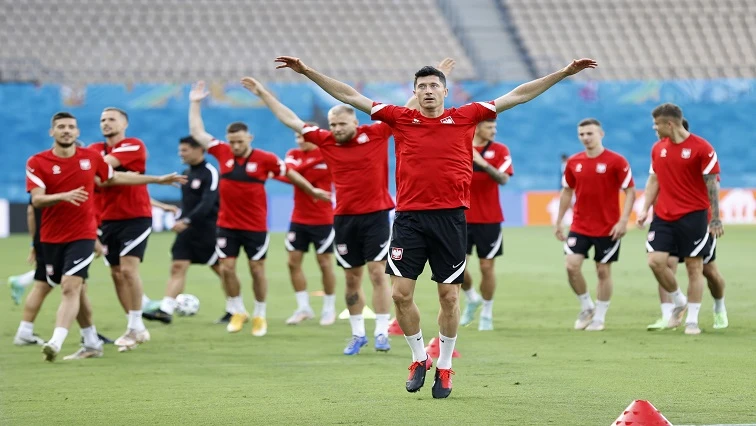 Poland aim to kickstart their Euros against possession kings Spain