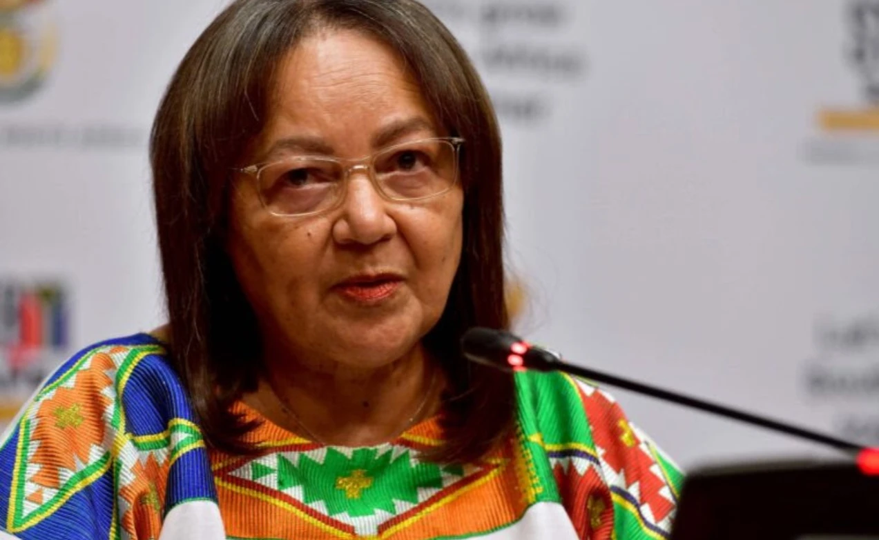 De Lille announces the dissolution of SA Tourism board