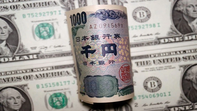 Battered dollar drifts lower on tariff nerves