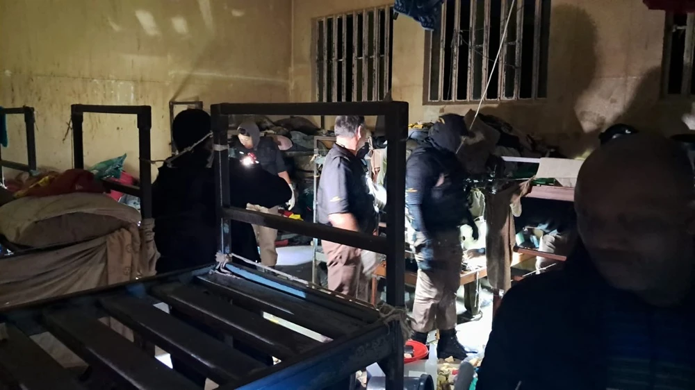 Thobakgale leads raid at Pollsmoor to root out illegal networks