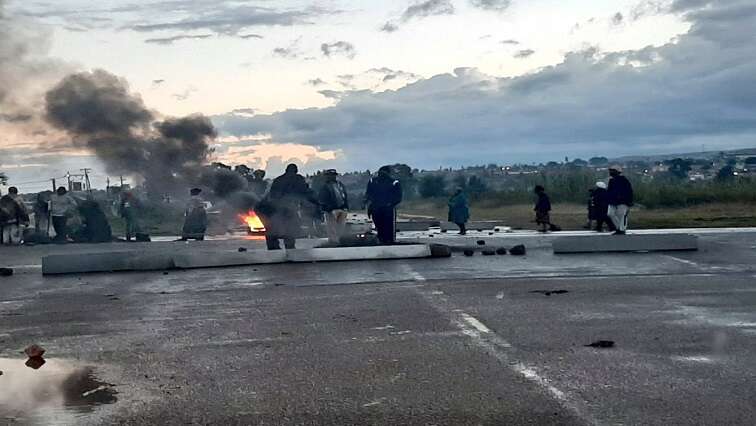 Protea Glen residents protest as they are left without water for days