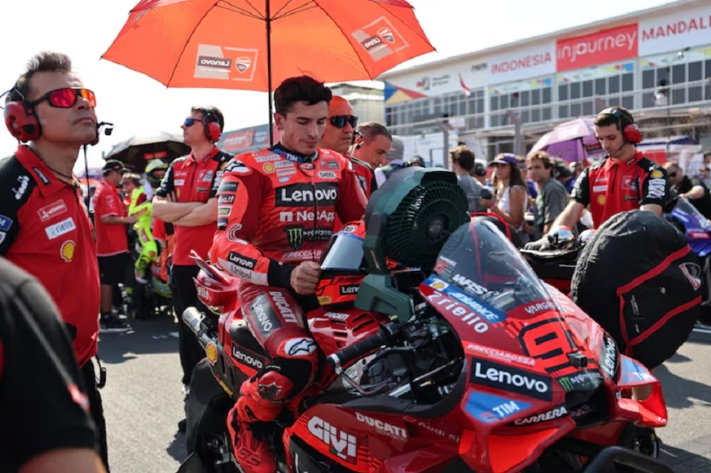 Motorcyling Champion suffers collarbone injury after Indonesia crash