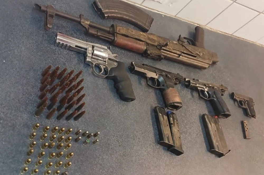 Suspected extortionists arrested, AK-47 assault rifle seized