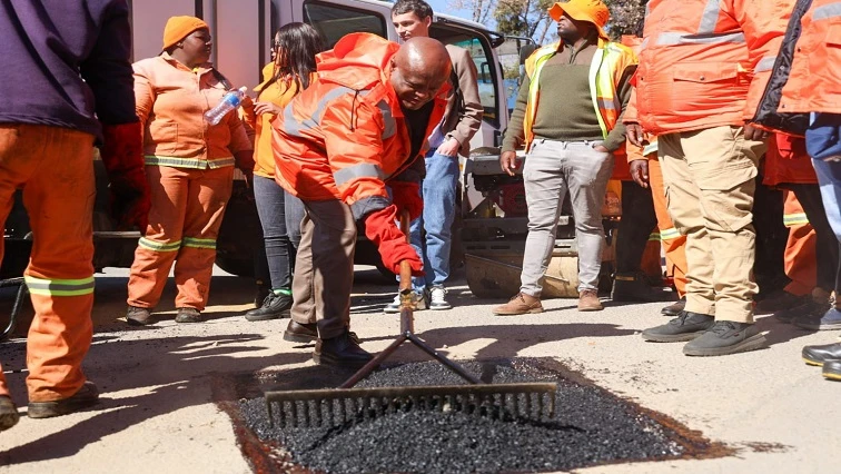 Joburg residents outraged over R700 million pothole repair cost