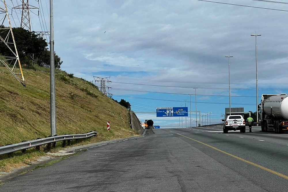 One dead in N12 crash involving LPG gas tanker
